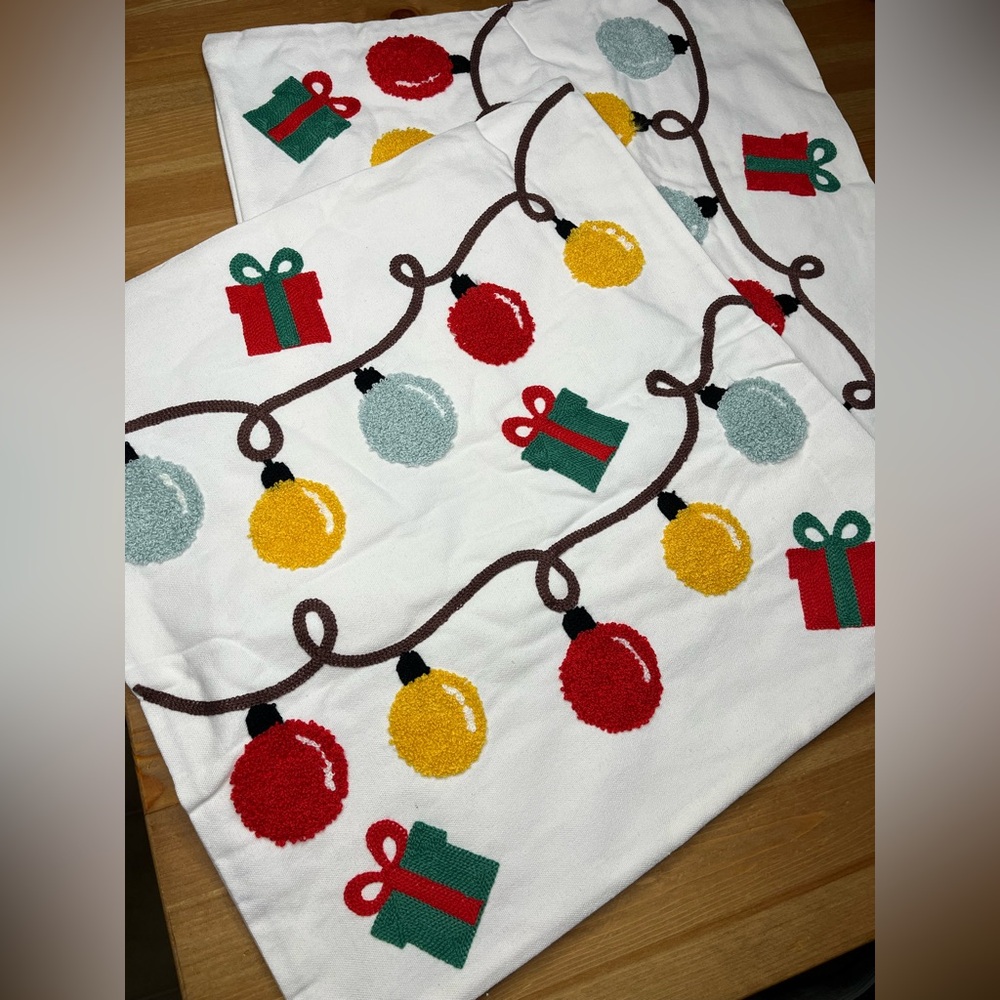 Festive Holiday Pillow Cases. Pillows not included. 1 set (2pcs). - Picture 1 of 10